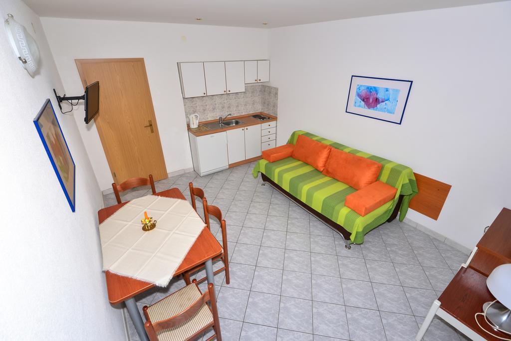 Apartmani Mustapic Makarska Kamer foto